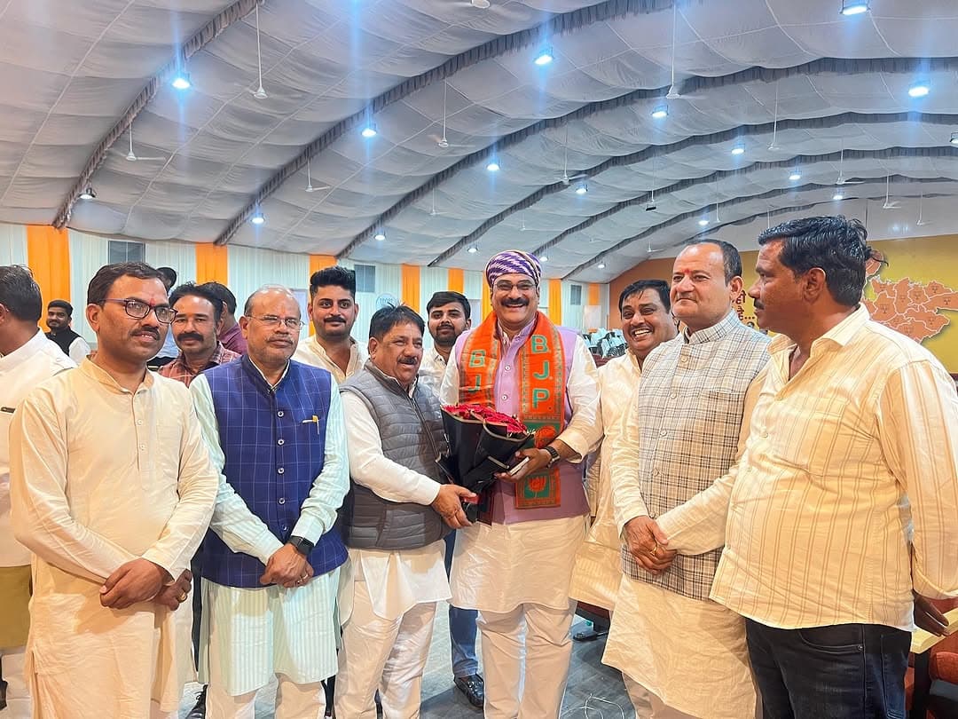 मध्यप्रदेश नव नियुक्त प्रदेश अध्यक्ष, भाजपा किसान मोर्चा , श्री जयपाल सिंह चावड़ा जी का अभिनंदन कर शुभकामनाये दी , मीडिया के मित्रों को भाजपा के समर्थन में वक्तव्य दिया